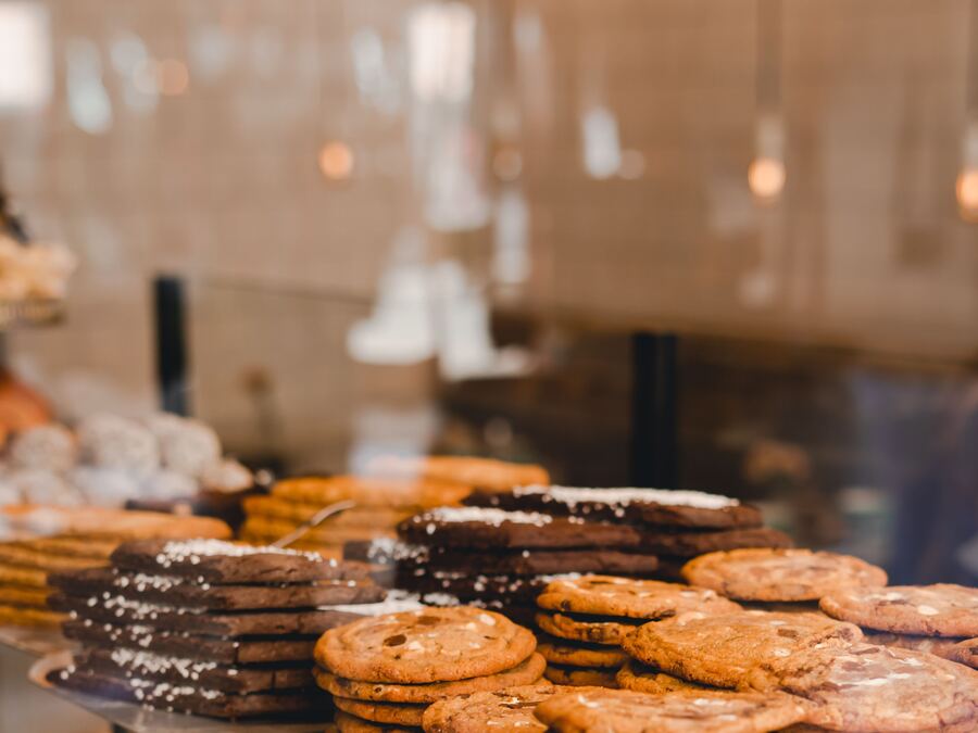 Présentoir de pâtisseries et de biscuits en boulangerie